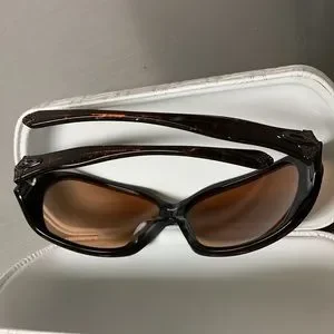 Oakley | Accessories | Oakley Betray 5897 Sable Sunglasses  display picture 1